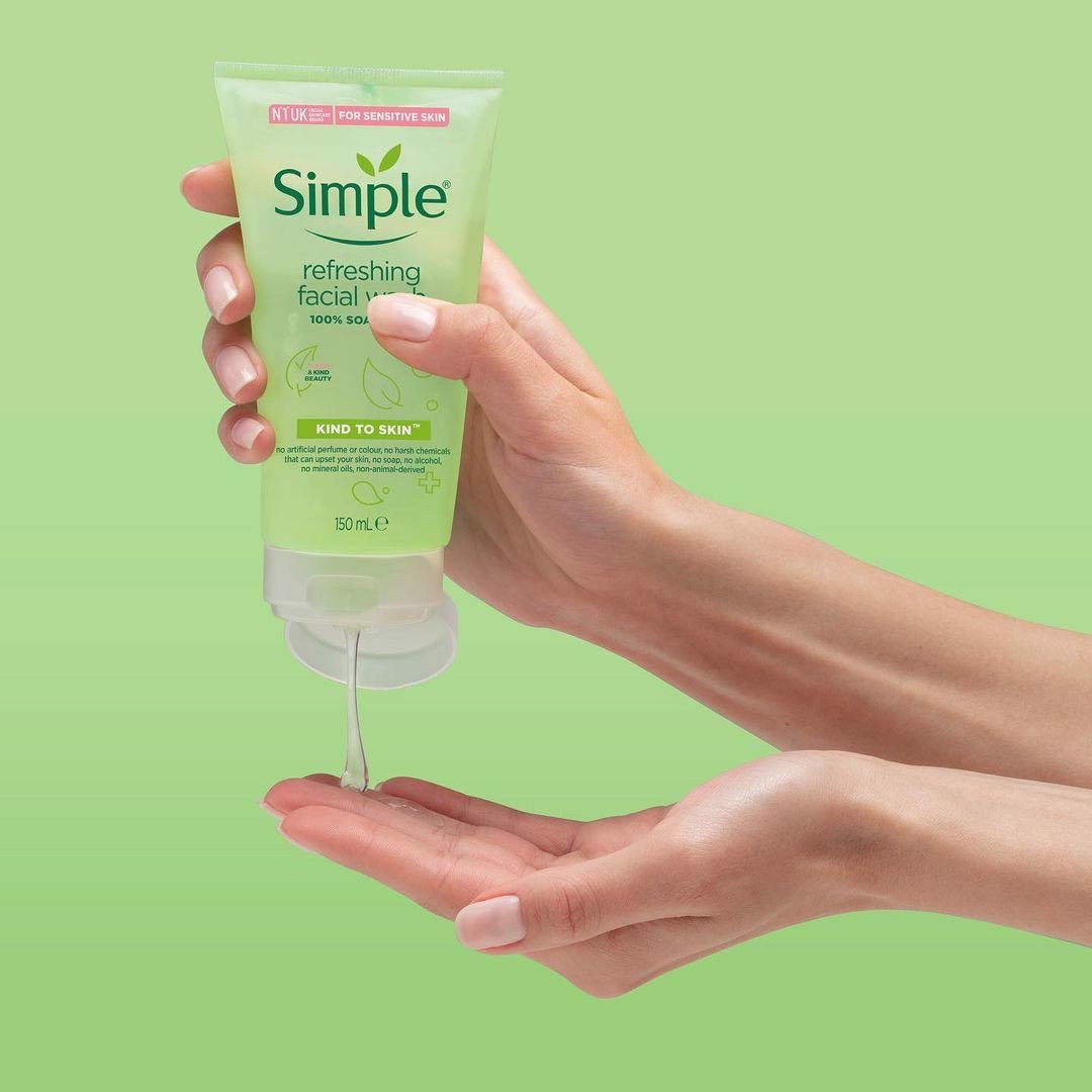 Sữa rửa mặt Simple dạng gel Kind To Skin Refreshing Facial Wash Ge 150ml chính hãng - 5011451103863