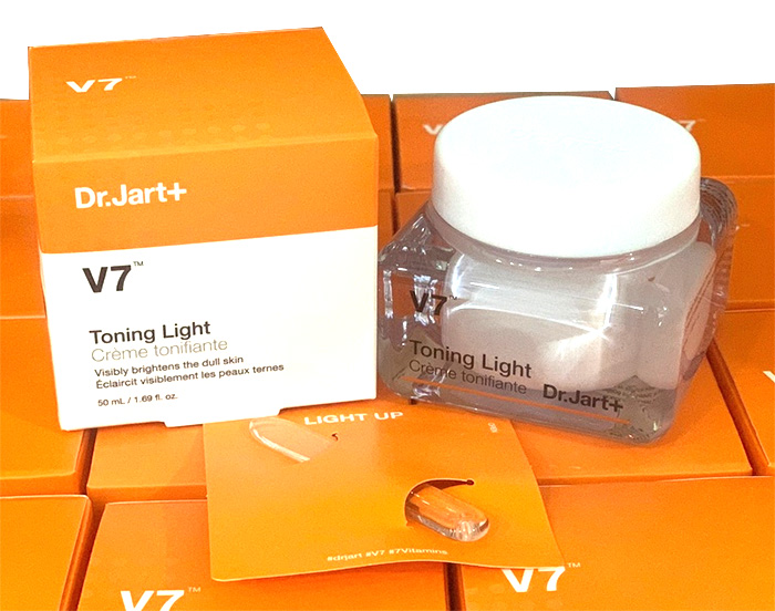 15477-kem-drjart-v7-toning-light-han-quoc-bac-thay-duong-trang-da-xoa-tham-nam-anh-1-5.jpg Kem Dưỡng Dr Jart+ 50ml V7 Toning Light Làm Sáng Da Mờ Thâm Nám - 8809535807472