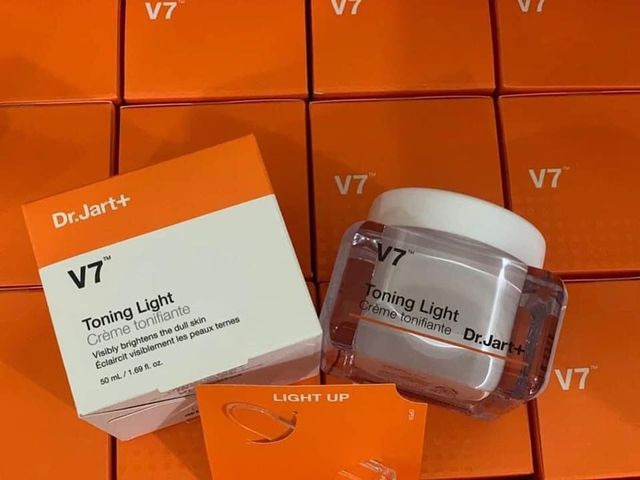Kem Dưỡng Dr Jart+ 50ml V7 Toning Light Làm Sáng Da Mờ Thâm Nám Kem Dưỡng Dr Jart+ 50ml V7 Toning Light Làm Sáng Da Mờ Thâm Nám