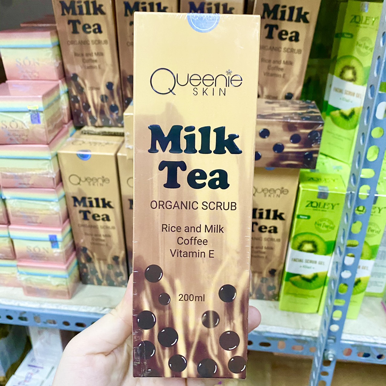 Tẩy tế bào chết Milk Tea trân châu đường đen Queenie Skin chính hãng - 8938513314043
