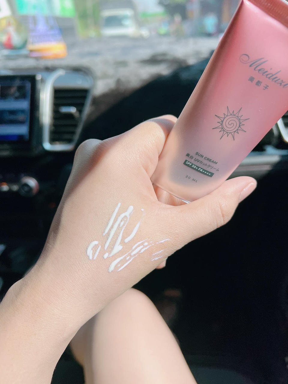 Giá sỉ kem Chống Nắng Meiduzi Dạng Sữa Nâng Tone Giá sỉ kem Chống Nắng Meiduzi Dạng Sữa Nâng Tone