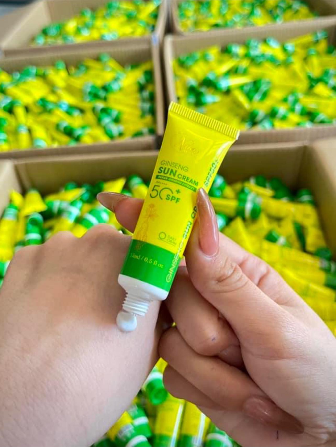 19827-347095382-2082145891990580-838918650293714637-n-4.jpg Kem Chống Nắng Rễ Sâm Nicos Beauty Mini 15g - 8938549741059