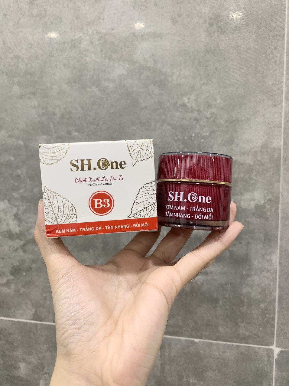 19886-z4432103202857-9709332442993e87da46bfb80035d158-2.jpg Kem Face Nám Trắng Da B3 SH One Đỏ Chiết Xuất Lá Tía Tô - FACEDOB3