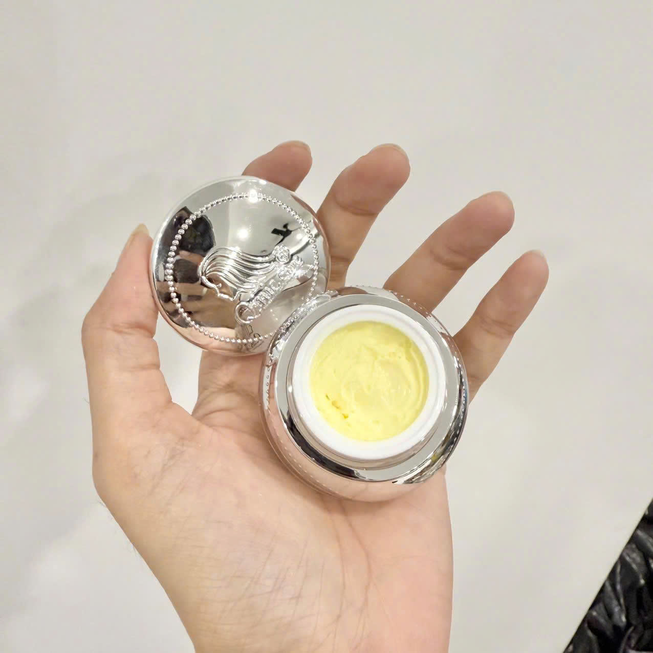 20656_z6901510160669-bb36c918c08a73e2289a6df6cd0bb781_20250813150240-1.jpg Kem Giảm Thâm Nách Q Nic Care Thái Lan Phiên Bản Mới - QNIC01