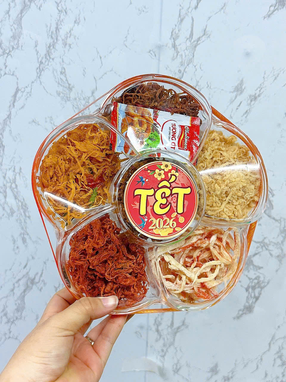 Giá sỉ hộp Quà Tết Set Khô Lục Vị 500g - Hộp Bông Mai Hộp Quà Tết 2026 Giá sỉ hộp Quà Tết Set Khô Lục Vị 500g - Hộp Bông Mai Hộp Quà Tết 2026