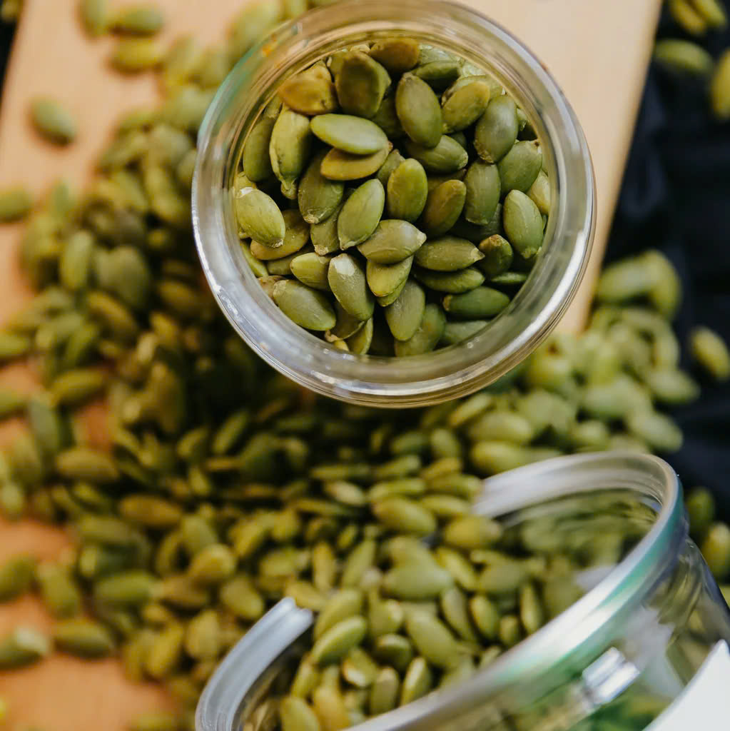 23084_z6025422070498-2752f0bbdfd93b4874f45bd905703882_20241112172731-3.jpg Hộp Quà Tết Hạt Bí Xanh Sấy Mộc Thơm Ngon 500g - Hộp Sun Khía Hộp Quà Tết 2026 - HBXHK