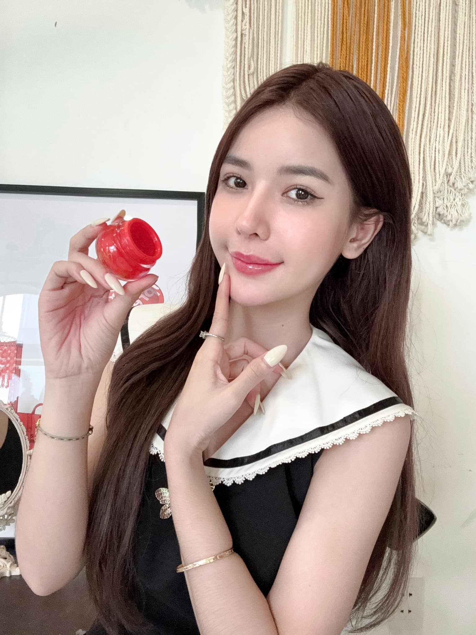 23326-412721687-1732573740566055-6201103518570513191-n-2.jpg Combo Son Dưỡng Sáp Ong Kích Hồng Môi Dưỡng Môi Lipstick SON Cosmetic - SONLIPSTICK