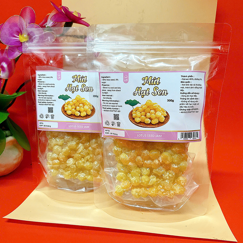 23384_z6125810971880-cb282023eb96f8b0e29061566cd68b8f_20241213165015-4.jpg Mứt Hạt Sen Túi Zip 300g - HSHCK
