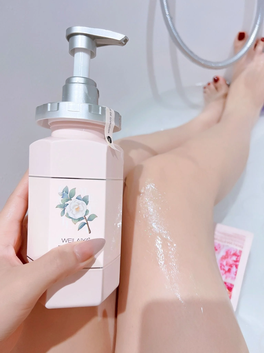 24481_540ece84c3ed16b34ffc-1-dea581bb7de34026adc83dc640786d82-master_20240606161109-1.png Sữa Tắm Trắng Da Hoa Trà Weilaiya 450ml - STWEILAIYA01