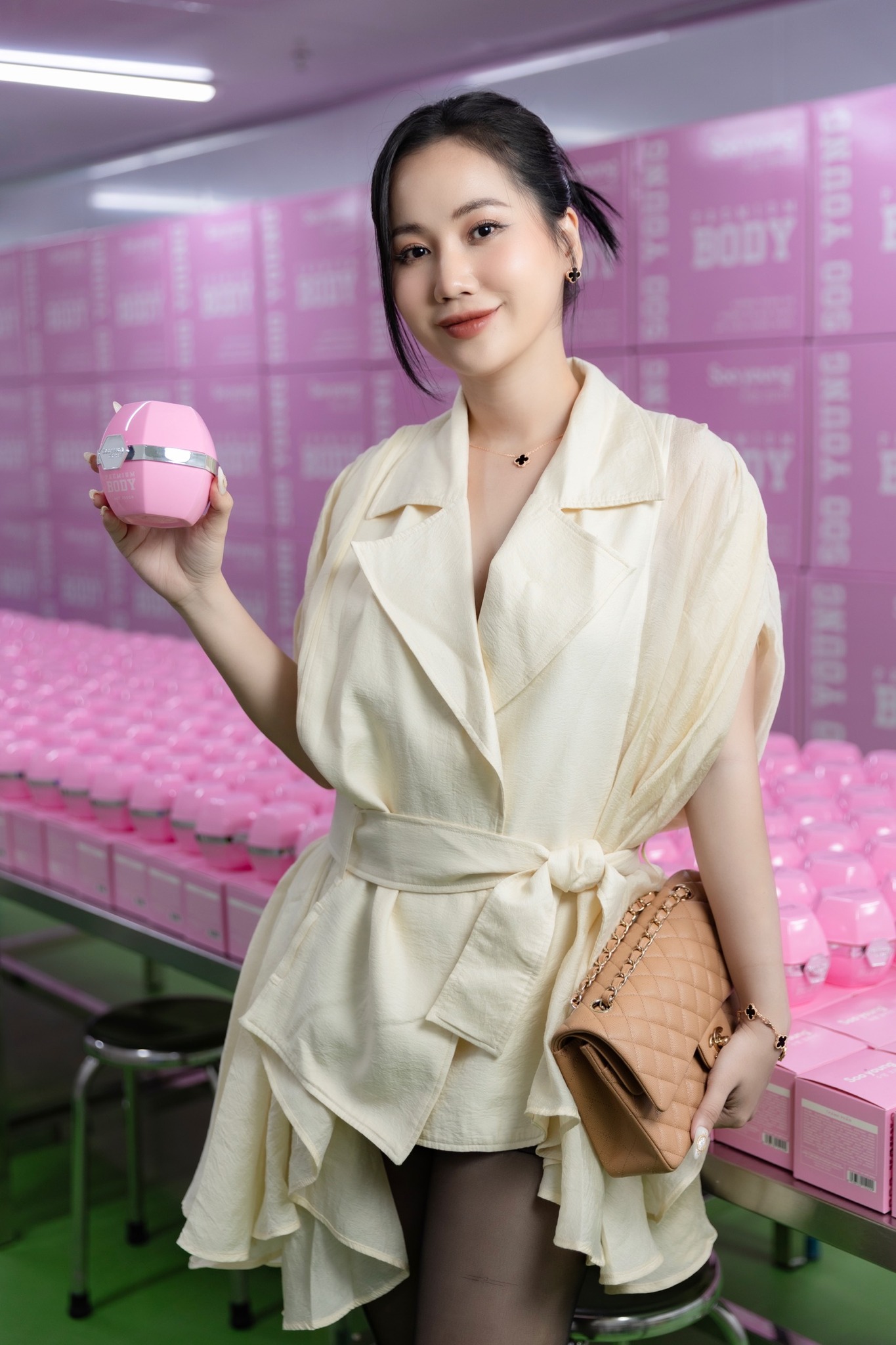 Giá sỉ kem Body Tảo Hồng Soo Young Giá sỉ kem Body Tảo Hồng Soo Young