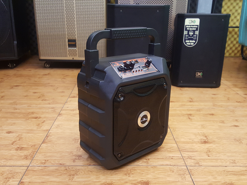 Loa Bluetooth Kiomic K 68 Kèm Mic Karaoke Loa Bluetooth Kiomic K 68 Kèm Mic Karaoke