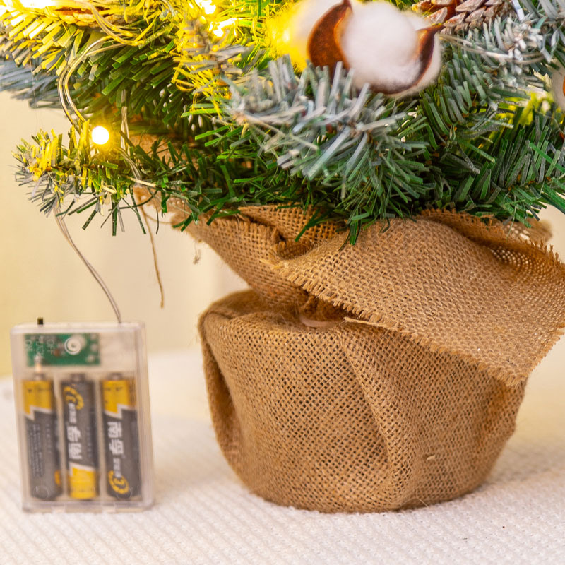 25298_o1cn01thhdmw1mcxbxrusda-2217579574919-0-cib_20240927111225-5.jpg Cây Thông Noel Để Bàn Trang Trí Giáng Sinh Kèm Đèn và Phụ Kiện Size 60cm - CTNDB02