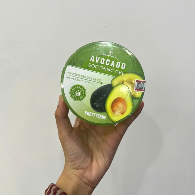 25602_z5997526387527-2d2679f605c414b1fbaa52e432d0bc94-photoroom_20241104142327-1.jpg Gel Dưỡng Da Đa Năng Prettyskin Chiết Xuất Bơ Avocado Soothing Gel 300ml - 8809733211842