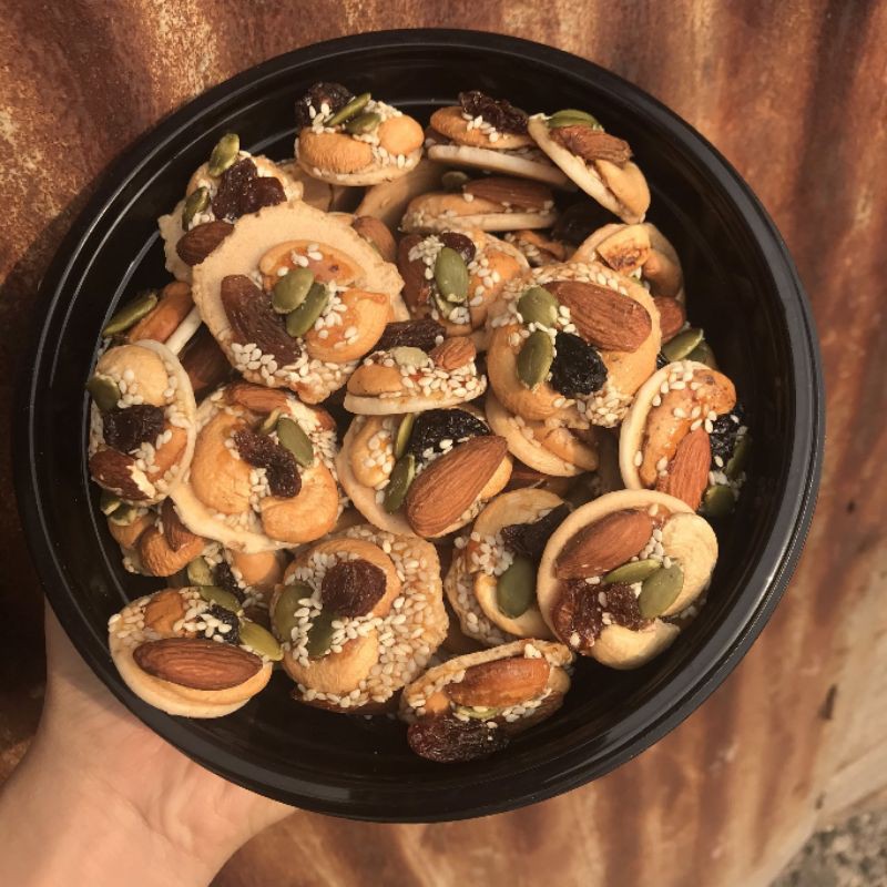 25708_044a36cd18372340cf5fedf86ca8a8d1_20241111153045-16.jpg Hộp Bánh Đồng Tiền Việt Quất Hộp Ovan 350G Hộp Quà Tết 2026 - BDTVQHO350