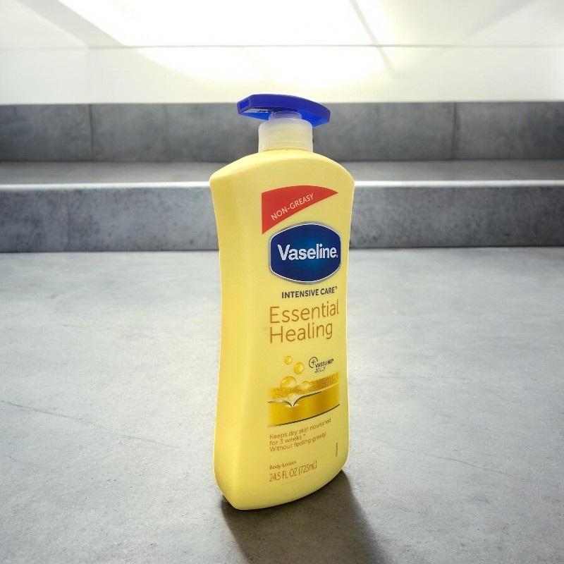 25750_vang-phu-photoroom-1_20241113155650-1.jpg Sữa Dưỡng Thể Vaseline Intensive Care Essential Healing Màu Vàng 725ml - Hàng Xách Tay - 8901030912955