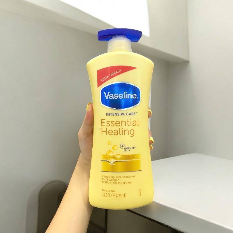 25750_vang-phu-photoroom-2_20241113155650-1.jpg Sữa Dưỡng Thể Vaseline Intensive Care Essential Healing Màu Vàng 725ml - Hàng Xách Tay - 8901030912955