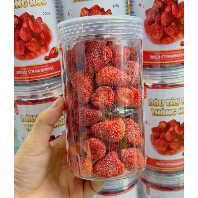 25837_25837-z6081405008155-2a4755bb50399a4e2c0cd555b4e8ee09-20241129175858_20241209112122-3.jpg Dâu Tây Sấy Thăng Hoa Thơm Ngon 200g hộp - 8936208936877