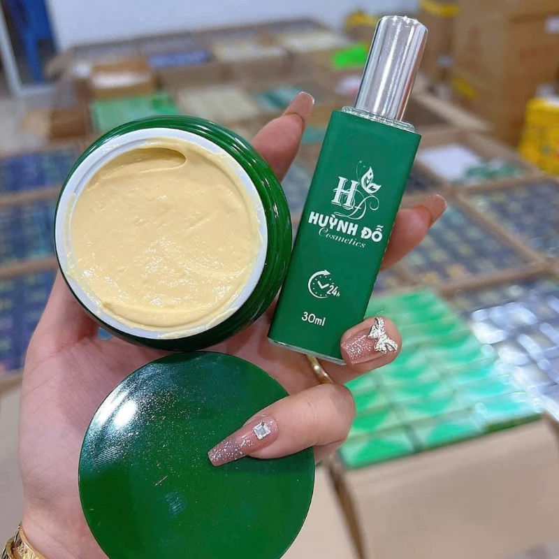Kem Dưỡng Trắng Nách Huỳnh Đỗ Cosmetics 20g - Tặng 1 Chai Xịt Khử Mùi Hôi 30ml Kem Dưỡng Trắng Nách Huỳnh Đỗ Cosmetics 20g - Tặng 1 Chai Xịt Khử Mùi Hôi 30ml