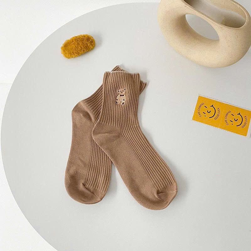 25967_z6225715324633-5cfe4eeecd210ce1433aaadc71d00f5c_20250116180123-2.jpg Set 5 Đôi Vớ Cổ Cao Họa Tiết Hình Gấu - Đôi Tất Cổ Cao Phong Cách Hàn Quốc - DTCC01