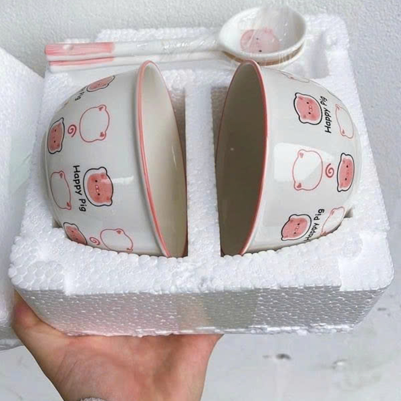 26053_z6242228061995-260b7806a1659c70748425aa4335f57d_20250122161613-2.jpg Set 2 Chén Sứ Cao Cấp - Bát Họa Tiết Heo Hồng Dễ Thương Kèm Muỗng 6.4x11.4cm - CSCC01