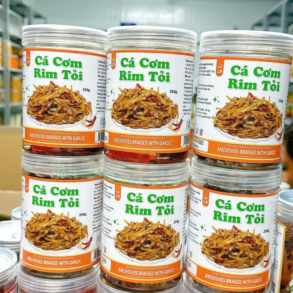 26229_z7198038414392-61ccc800f70bd67388827845410a5931_20251110173909-2.png Cá Cơm Rim Tỏi Thơm Ngon 250g Hộp - CCRT250G