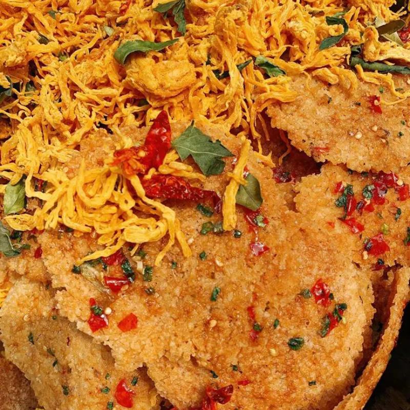 26377_6_20250510121206-5.png Cơm Cháy Khô Gà Thơm Ngon Hộp 500g - CCKGH500G