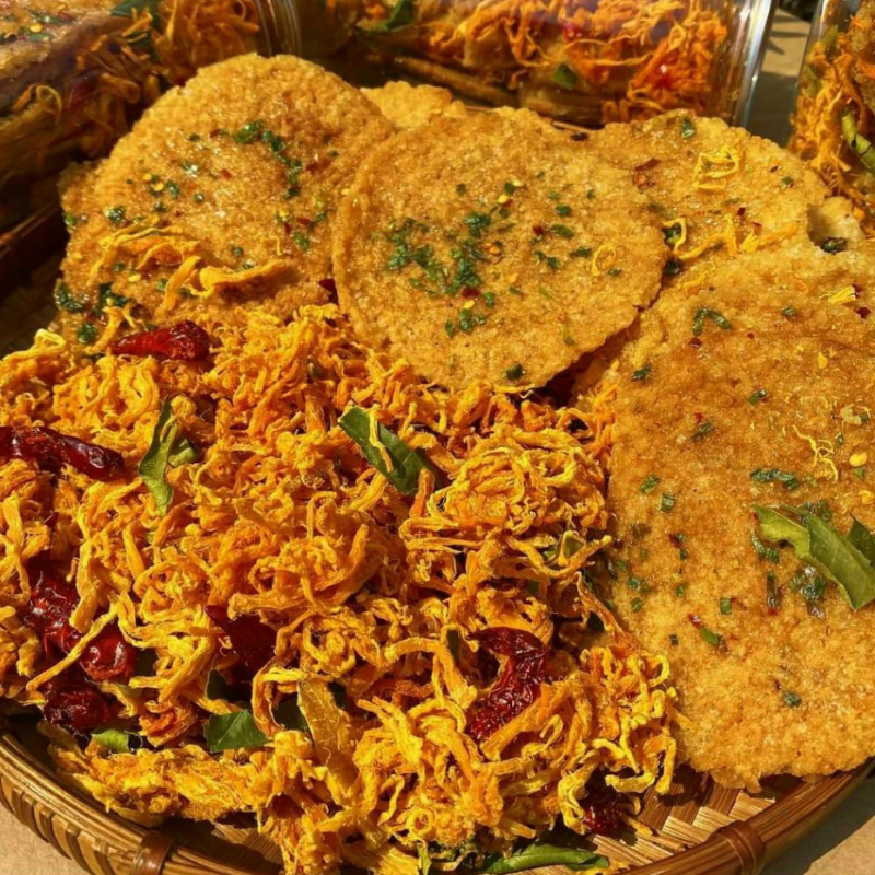 26377_7_20250510121206-2.png Cơm Cháy Khô Gà Thơm Ngon Hộp 500g - CCKGH500G