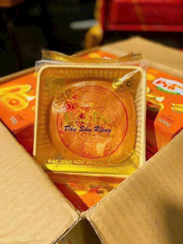 Bánh Pía 4 Trứng Đậu Sầu Riêng Tân Huê 500g (1 cái) Bánh Pía 4 Trứng Đậu Sầu Riêng Tân Huê 500g (1 cái)