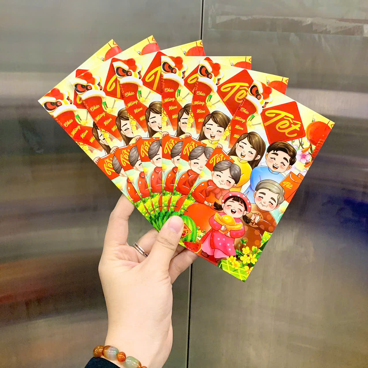 26988_z7271016630720-cd1f507594d9b8efd3b3fcca3e997c5f_20251128155225.png Combo 100 Bao Lì Xì Tết Bính Ngọ 2026 - Khách Chọn Tối Đa 10 mẫu - LIXI2026