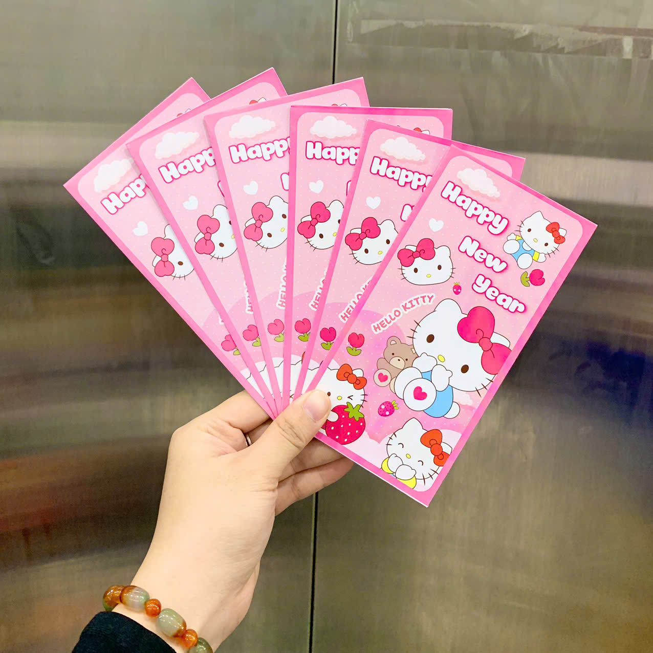 26988_z7271016630722-96ed1f38b46b2165c5a71a68020371ee_20251128155225.png Combo 100 Bao Lì Xì Tết Bính Ngọ 2026 - Khách Chọn Tối Đa 10 mẫu - LIXI2026