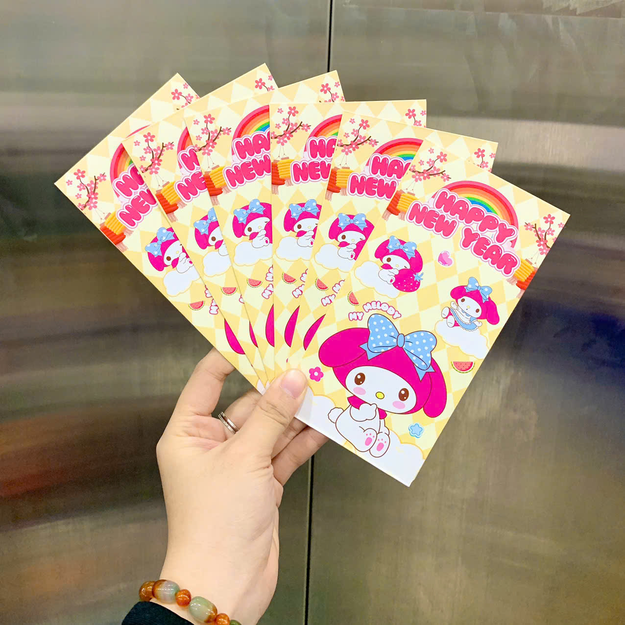 26988_z7271016637021-4f747f430c7491f77749d9e5c989f61d_20251128155226.png Combo 100 Bao Lì Xì Tết Bính Ngọ 2026 - Khách Chọn Tối Đa 10 mẫu - LIXI2026