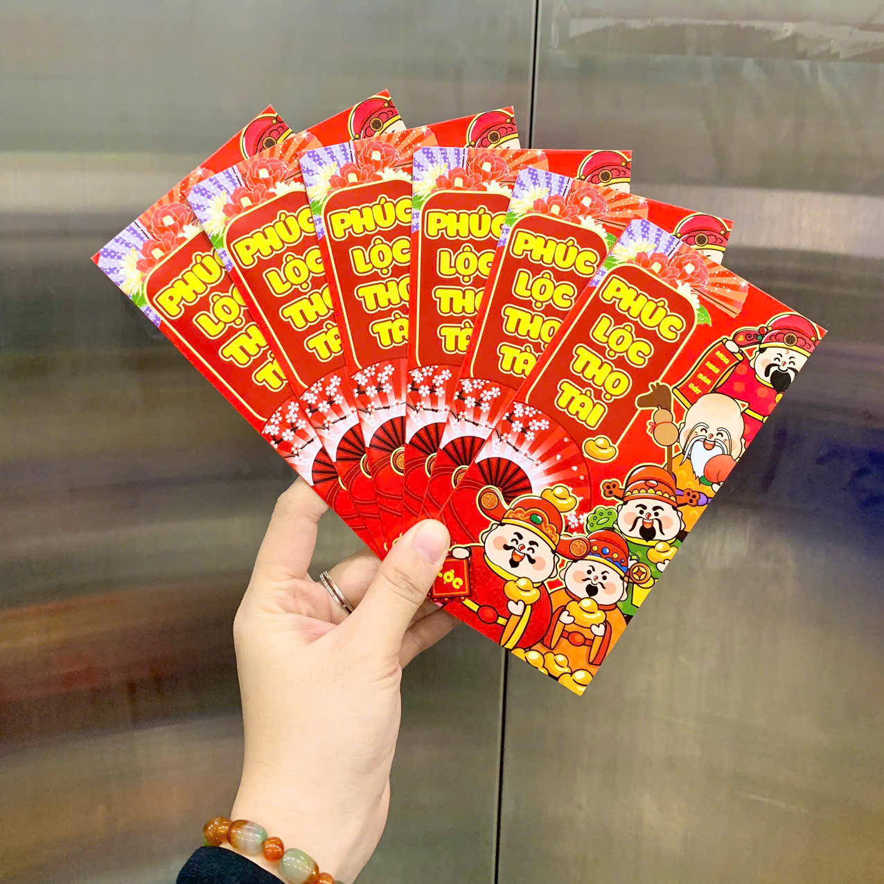 26988_z7271016645776-acc98a17e217041670129a7d813e7b85_20251128155228.png Combo 100 Bao Lì Xì Tết Bính Ngọ 2026 - Khách Chọn Tối Đa 10 mẫu - LIXI2026