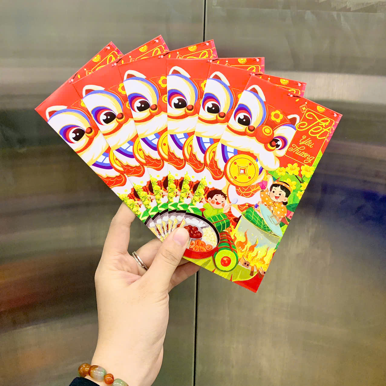 26988_z7271016653696-633fae0c524e07df117d0a24293d59ae_20251128155230.png Combo 100 Bao Lì Xì Tết Bính Ngọ 2026 - Khách Chọn Tối Đa 10 mẫu - LIXI2026