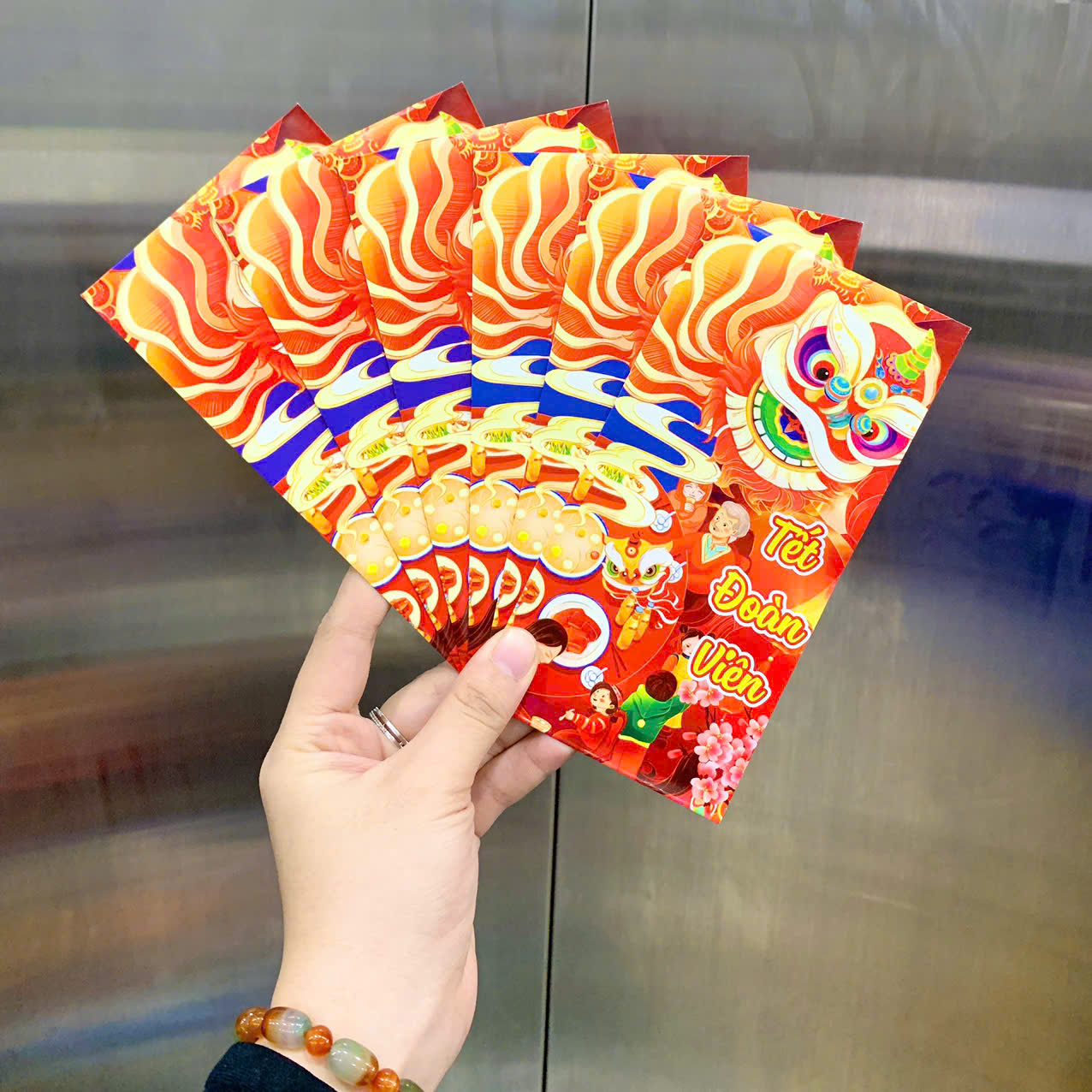 26988_z7271016663761-8b925509ba8fed89acdc944f3fb6a729_20251128155232.png Combo 100 Bao Lì Xì Tết Bính Ngọ 2026 - Khách Chọn Tối Đa 10 mẫu - LIXI2026