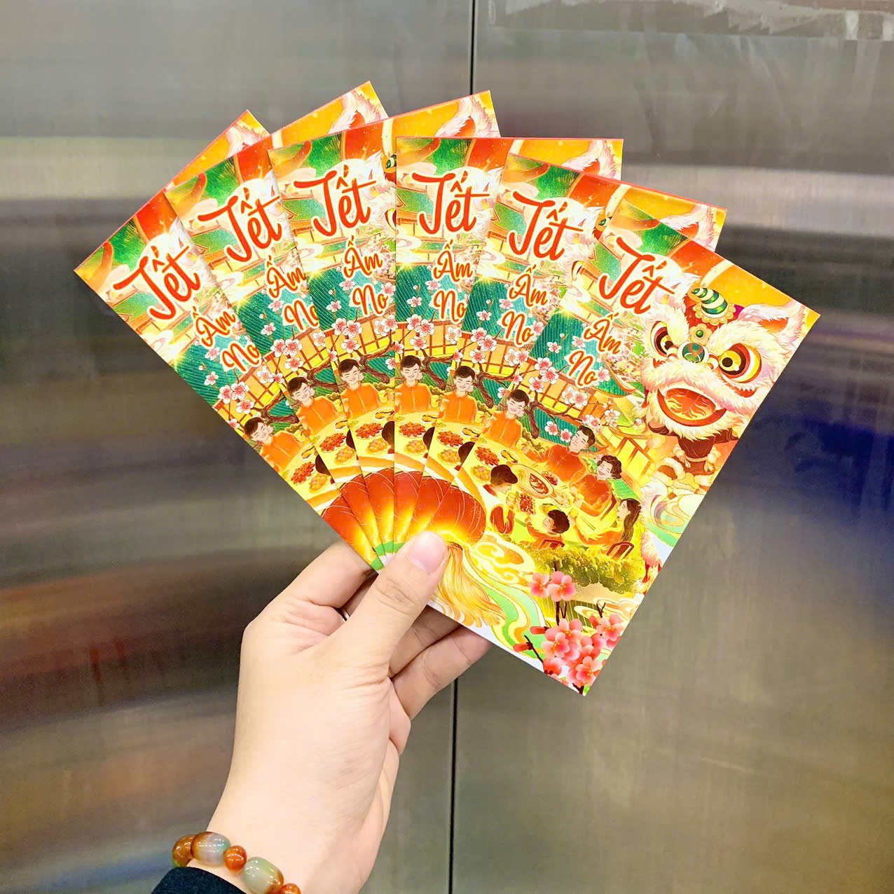 26988_z7271016671967-d70d848598bb97249ed0f125c224c8ea_20251128155235.png Combo 100 Bao Lì Xì Tết Bính Ngọ 2026 - Khách Chọn Tối Đa 10 mẫu - LIXI2026