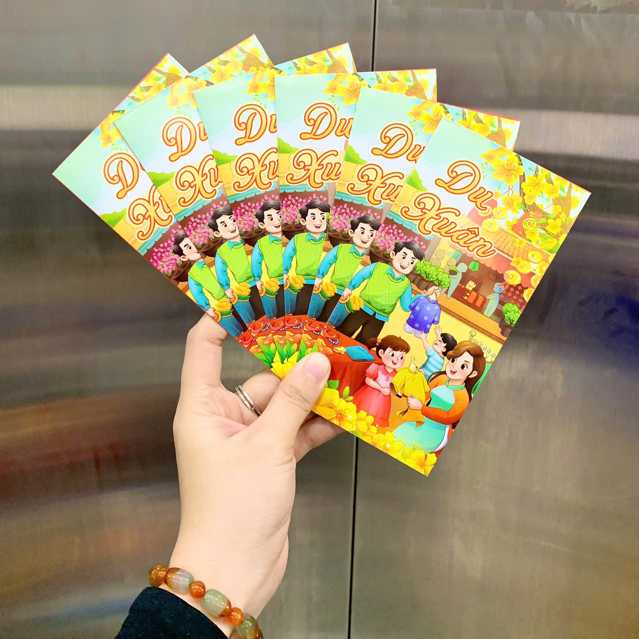 26988_z7271016690459-822de053b6077c7121dabb00df6fa7db_20251128155239.png Combo 100 Bao Lì Xì Tết Bính Ngọ 2026 - Khách Chọn Tối Đa 10 mẫu - LIXI2026