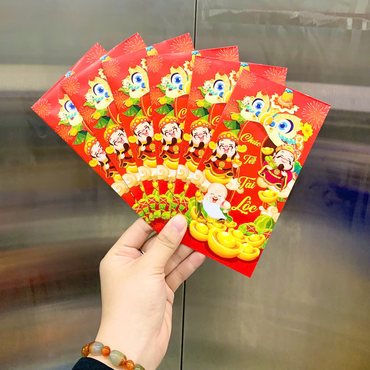 26988_z7271016695961-1405867eeaacb3c6d88c967d689889af_20251128155240.png Combo 100 Bao Lì Xì Tết Bính Ngọ 2026 - Khách Chọn Tối Đa 10 mẫu - LIXI2026