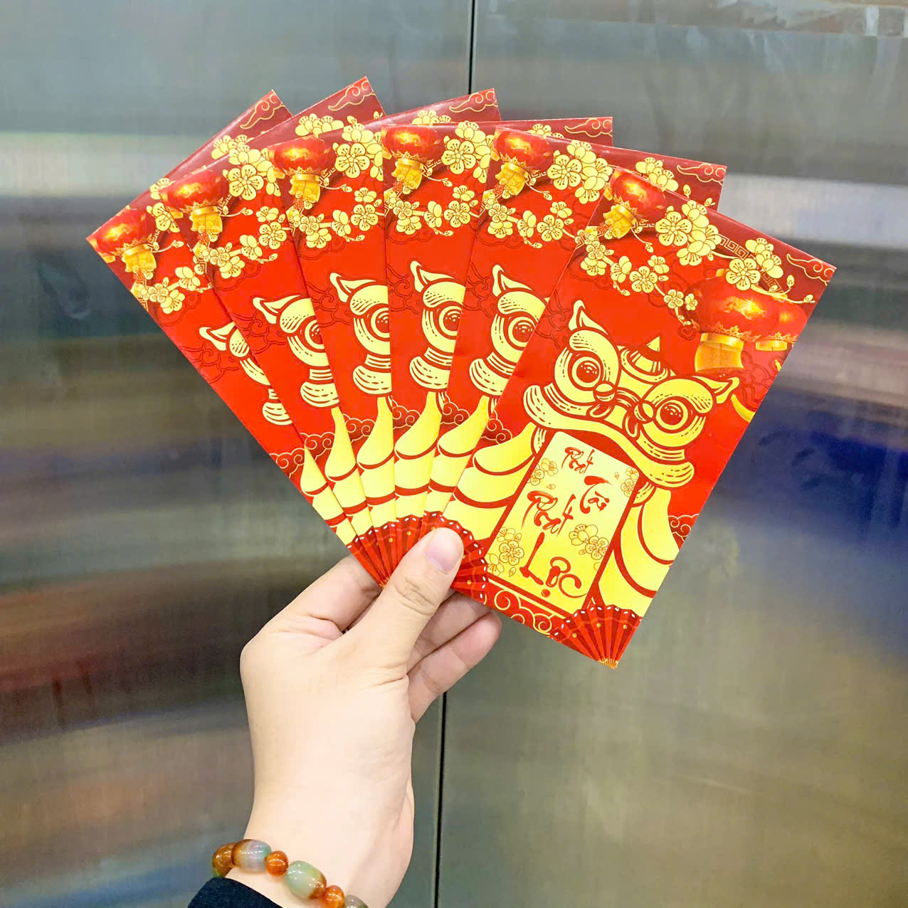 26988_z7271016733058-c0f2dc438fe89f0c6cc29897fdb461d2_20251128155247.png Combo 100 Bao Lì Xì Tết Bính Ngọ 2026 - Khách Chọn Tối Đa 10 mẫu - LIXI2026