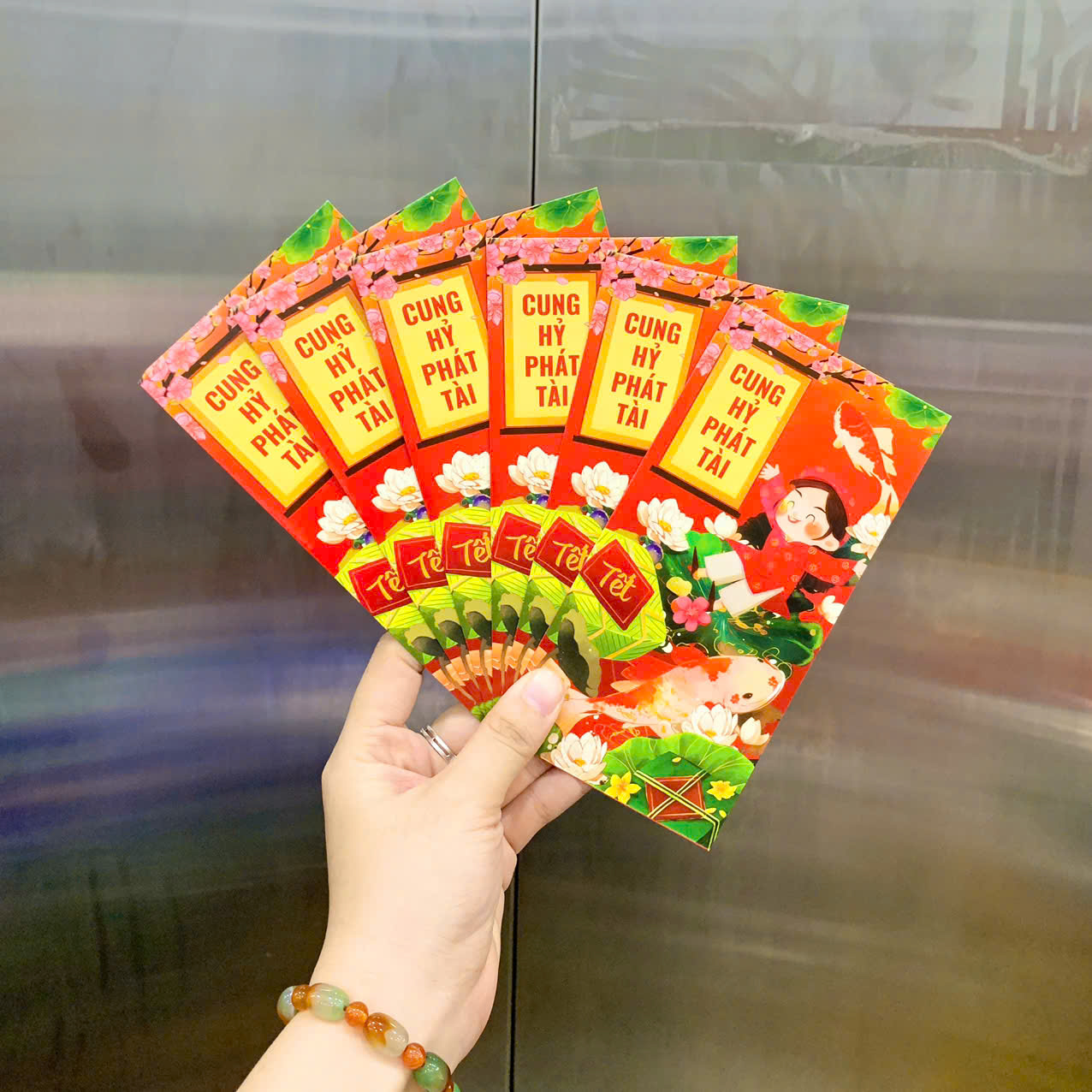 26988_z7271017441066-0cf7362eb37f4db4488f6e539e3050b1_20251128155216.png Combo 100 Bao Lì Xì Tết Bính Ngọ 2026 - Khách Chọn Tối Đa 10 mẫu - LIXI2026