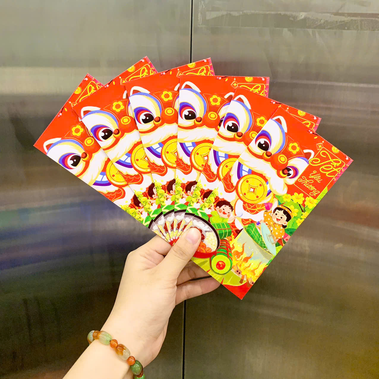 26988_z7271017457561-25f8d1db3005bc0ee42569373ee9161e_20251128155222.png Combo 100 Bao Lì Xì Tết Bính Ngọ 2026 - Khách Chọn Tối Đa 10 mẫu - LIXI2026