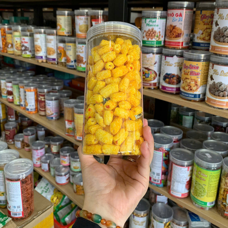 Nui Vàng Chiên Tỏi Ớt Thơm Ngon 300g - Hộp Pet Nui Vàng Chiên Tỏi Ớt Thơm Ngon 300g - Hộp Pet