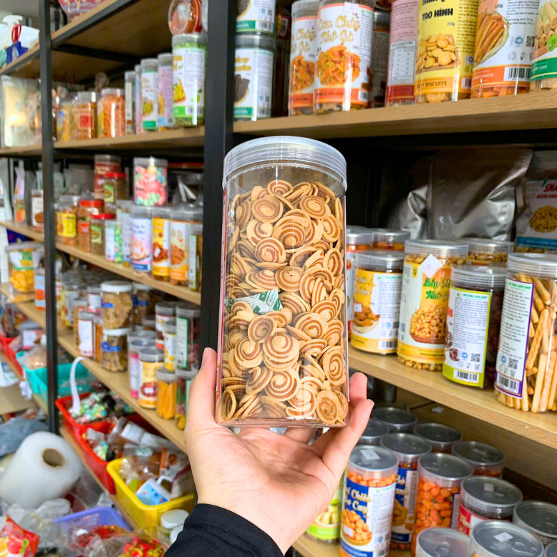 Bánh Tai Heo Nhí Nâu Thơm Ngon 350g - Hộp Pet Bánh Tai Heo Nhí Nâu Thơm Ngon 350g - Hộp Pet