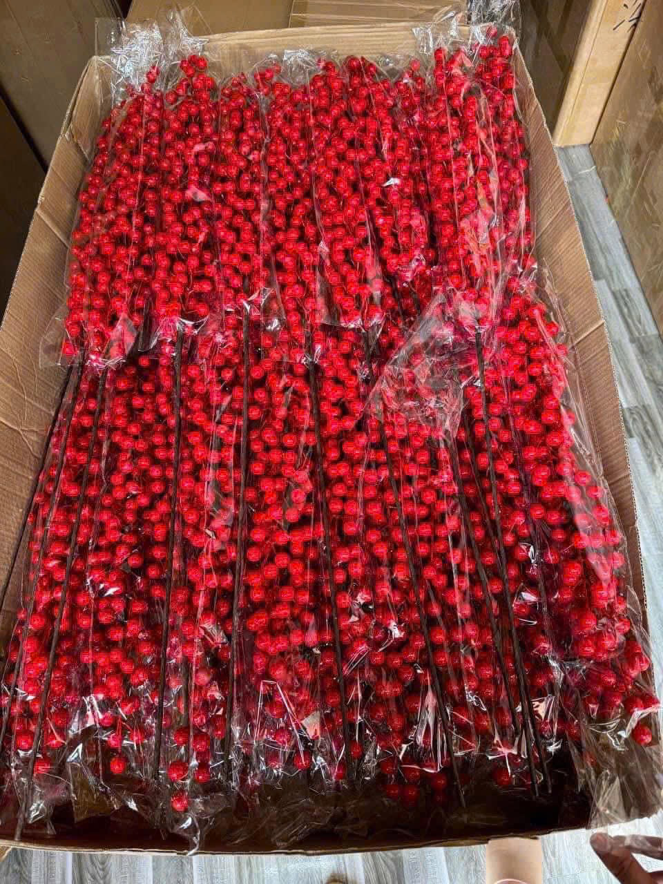 Combo 10 cành đông đào đỏ 12 nhánh Combo 10 cành đông đào đỏ 12 nhánh