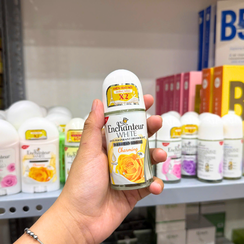 27686_80_20251217142449.png Lăn Khử Mùi Enchanteur Charming 72h 50ml - Lăn Nách Dưỡng Sáng Da Màu Vàng - 8935212800402