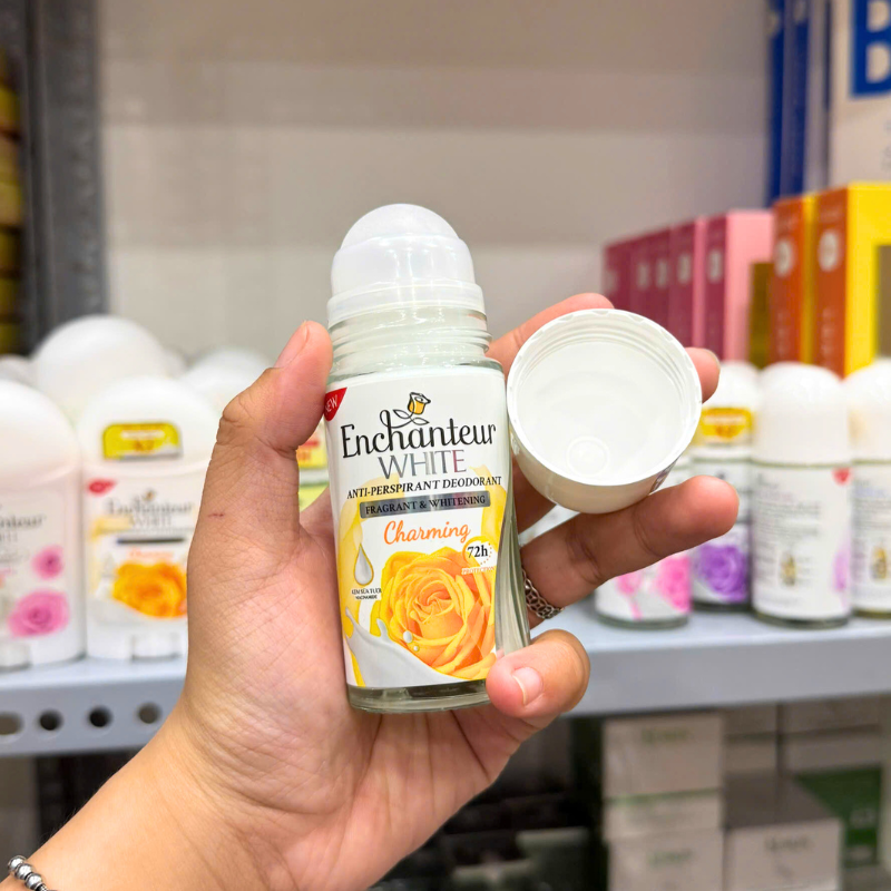 27686_featured_79_20251217142445.png Lăn Khử Mùi Enchanteur Charming 72h 50ml - Lăn Nách Dưỡng Sáng Da Màu Vàng - 8935212800402