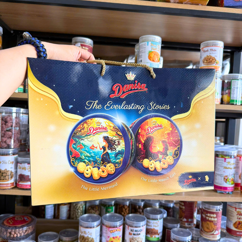 Bánh Danisa Gold Hộp Thiếc - Bánh Quy Bơ Danisa Bản Truyện Cổ Tích 400g (2 Hộp x 200g) Bánh Danisa Gold Hộp Thiếc - Bánh Quy Bơ Danisa Bản Truyện Cổ Tích 400g (2 Hộp x 200g)