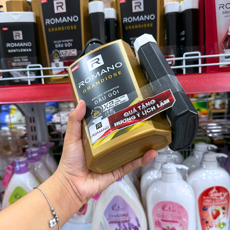 Dầu Gội Romano Grandiose 650g - Dầu Gội Nam Chai Vàng (Tặng Sữa Tắm Sạch Sảng Khoái) Dầu Gội Romano Grandiose 650g - Dầu Gội Nam Chai Vàng (Tặng Sữa Tắm Sạch Sảng Khoái)