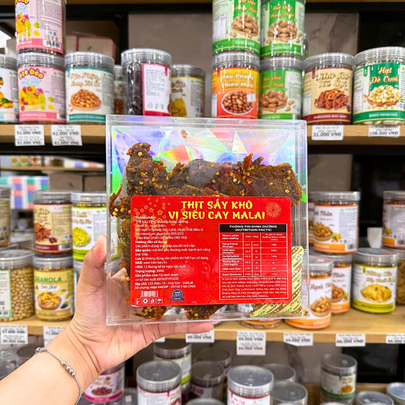 Khô Bò Sấy Khô Vị Truyền Thống Siêu Cay Malai BEST STEAK Hộp Vuông Ánh Kim Đầu Bò Khô Bò Sấy Khô Vị Truyền Thống Siêu Cay Malai BEST STEAK Hộp Vuông Ánh Kim Đầu Bò