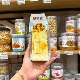 1 Cái Bánh Bông Lan Tam Giác CHUNSANJIAO Vị Phô Mai - Màu Vàng - BBLTGCVPM01