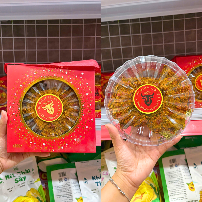 Khô Bò Miếng Úc Đầu Bò Vàng Đen 400g Mẫu Mới - Hộp Quà Tết Khô Bò Miếng Úc Đầu Bò Vàng Đen 400g Mẫu Mới - Hộp Quà Tết
